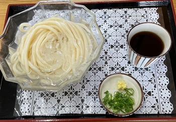 季節限定冷やしうどんも休業中！